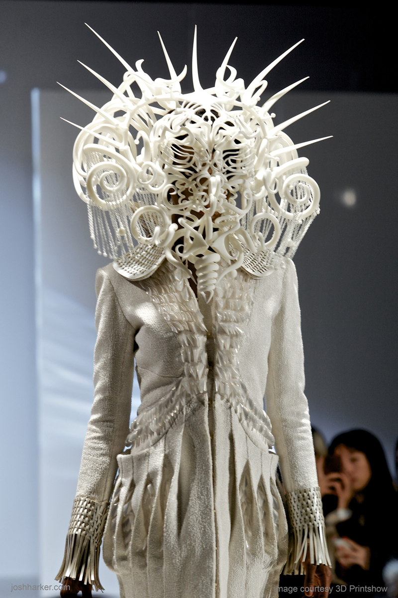 Illustration for article titled Whoa, This 3D-Printed Headdress Should Be The Next Predator